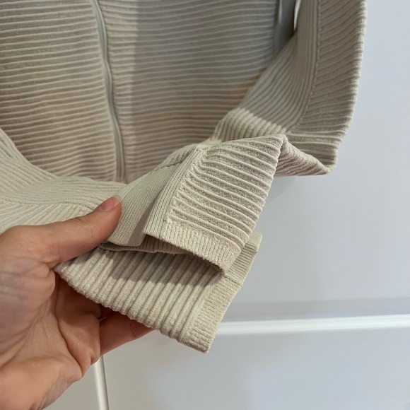 Lululemon bomber style light jacket / sweater - Picture 3 of 6